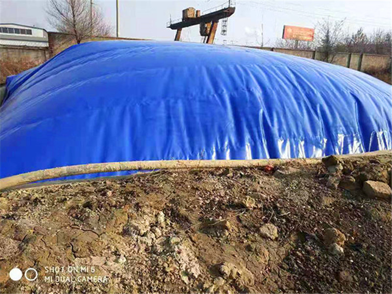 ﻿红泥软体沼气池的优点是什么（红泥沼气池的工作原理）